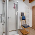 Junge 3 Apartment Lohe-Rickelshof