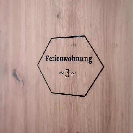 Junge 3 *